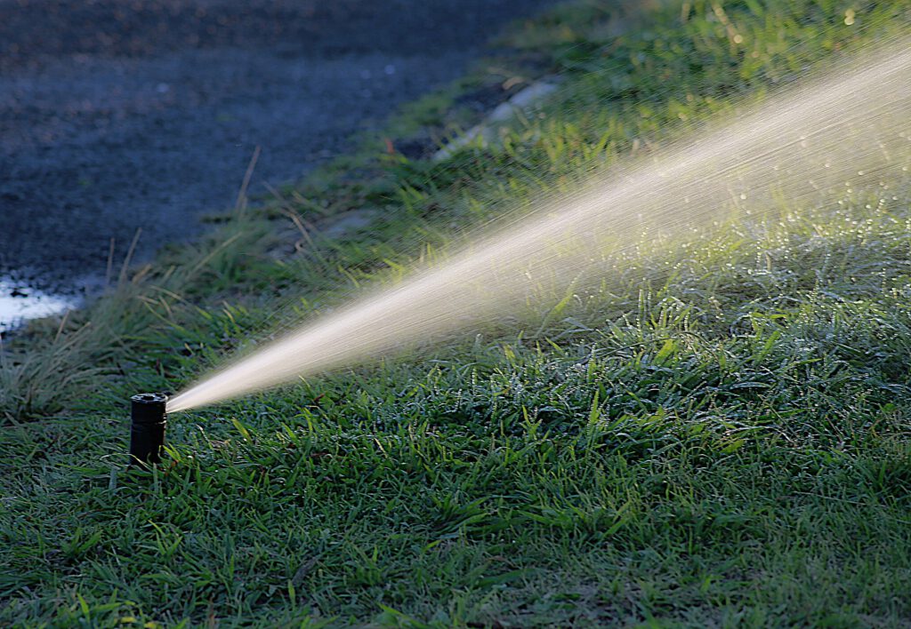 Regner Bewässerung im Garten